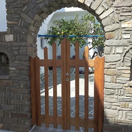 Nick's 1 * Parikia (Paros)